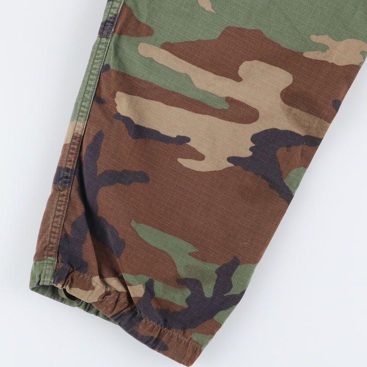 1990'S US Military Camouflage Woodland Camo Ripstop Military Cargo Pants, Combat Pants, Made in USA, Men's Size Medium Nylon Khaki type Vintage Second Hand