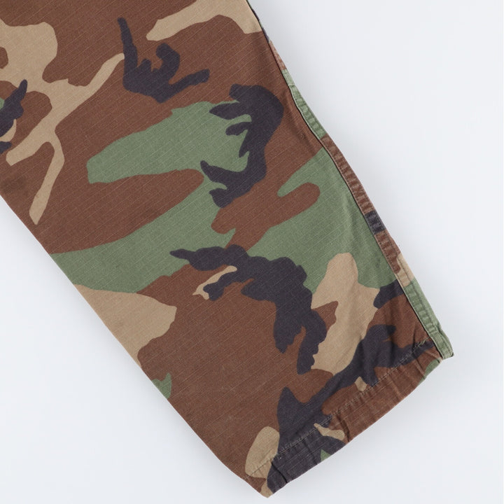 1990'S US Military Camouflage Woodland Camo Ripstop Military Cargo Pants, Combat Pants, Made in USA, Men's Size Medium Nylon Khaki type Vintage Second Hand