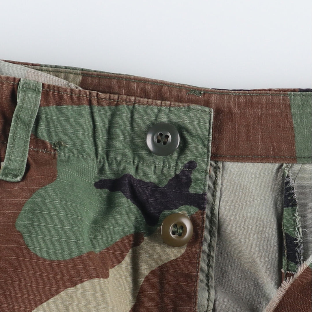 Authentic 2000'S US military camouflage woodland camo ripstop military cargo and combat pants, made in the USA, men's size small cotton Khaki type Vintage Second Hand