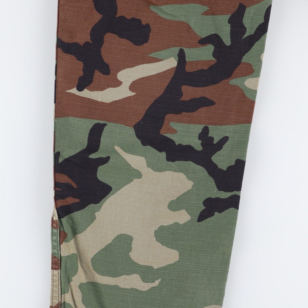 Authentic 2000'S US military camouflage woodland camo ripstop military cargo and combat pants, made in the USA, men's size small cotton Khaki type Vintage Second Hand