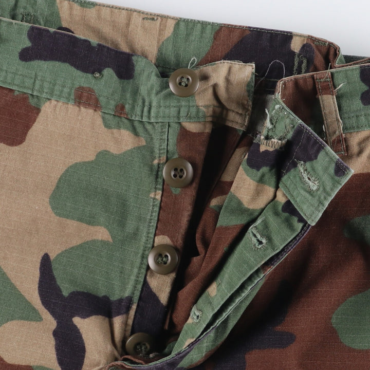 1990'S US Military Camouflage Woodland Camo Ripstop Military Cargo Pants, Combat Pants, Made in USA, Men's Size Medium Nylon Khaki type Vintage Second Hand