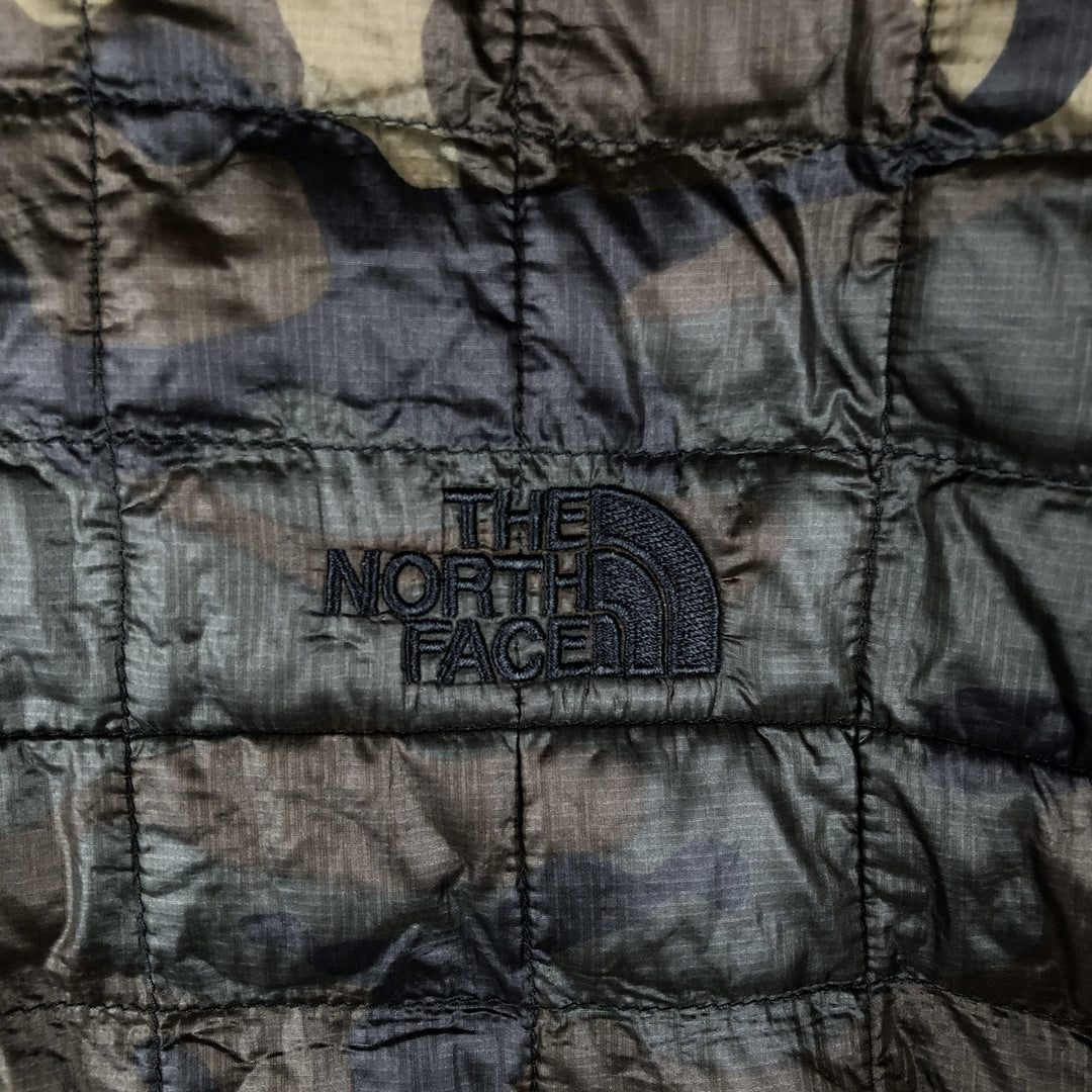The North Face Camouflage Pattern Woodland Camo Padded Mountain Jacket, Shell Jacket, Puffer Jacket, Men's Size L Nylon Khaki type Vintage Second Hand