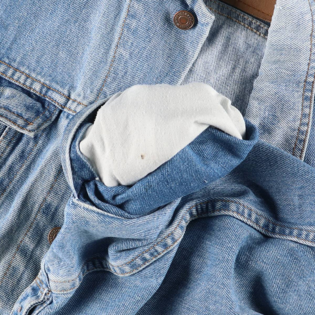 Levi's denim jacket, made in Canada, men's size M cotton blue type Vintage Second Hand