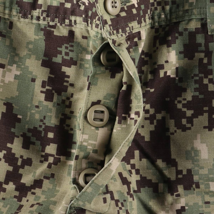 Authentic US Navy Camouflage Pattern Digital Camo Ripstop Cargo Pants, Made in USA, Men's Size W32 Nylon Khaki type sage green Vintage Second Hand
