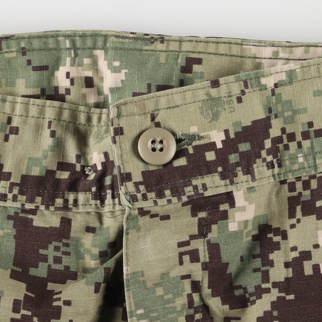 Authentic US Navy Camouflage Pattern Digital Camo Ripstop Cargo Pants, Made in USA, Men's Size W32 Nylon Khaki type sage green Vintage Second Hand