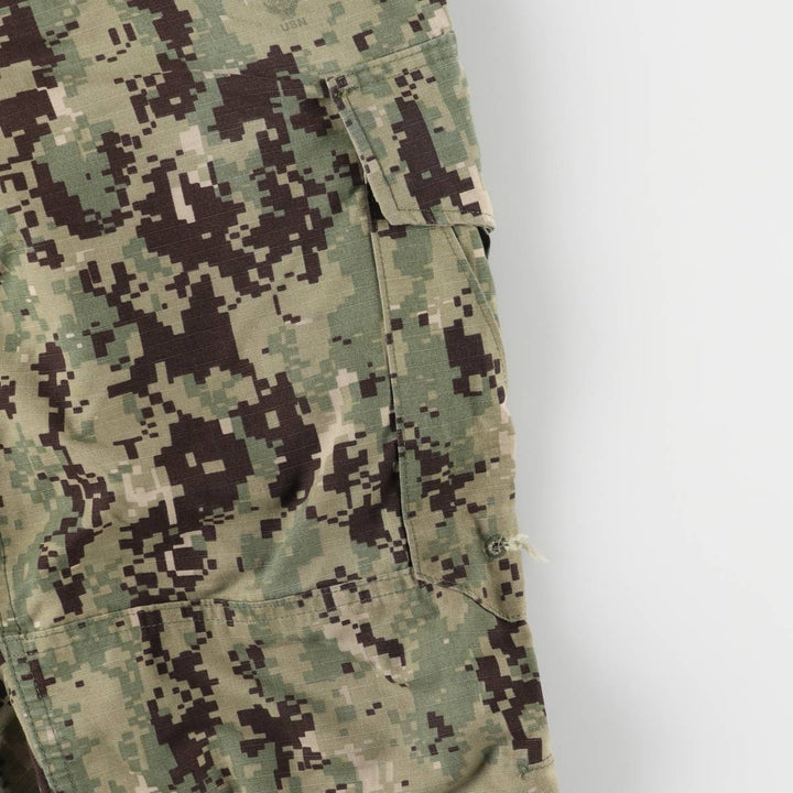 Authentic US Navy Camouflage Pattern Digital Camo Ripstop Cargo Pants, Made in USA, Men's Size W32 Nylon Khaki type sage green Vintage Second Hand
