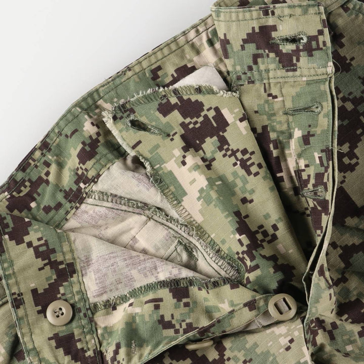 Authentic US Navy Camouflage Pattern Digital Camo Ripstop Cargo Pants, Made in USA, Men's Size W32 Nylon Khaki type sage green Vintage Second Hand