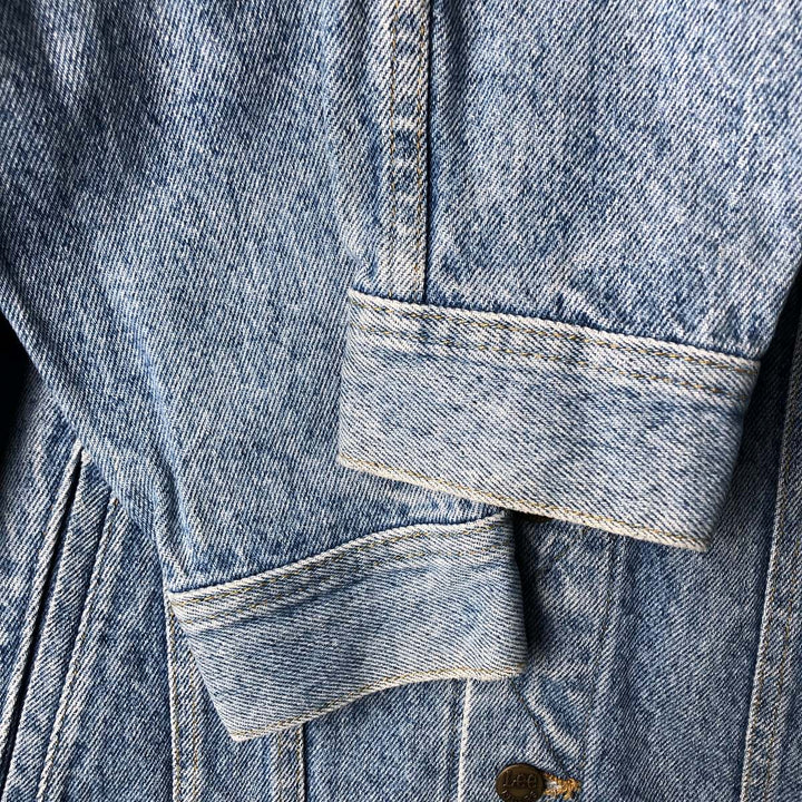 Vintage 1990'S Lee denim jacket, size PATD-153438, men's size S. unclear Blue type light blue Vintage Second Hand