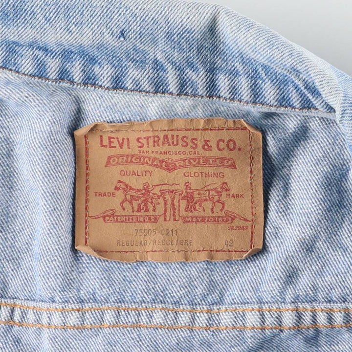 Vintage Levi's 75505-0211 denim jacket, made in Canada, size M. cotton blue type Vintage Second Hand