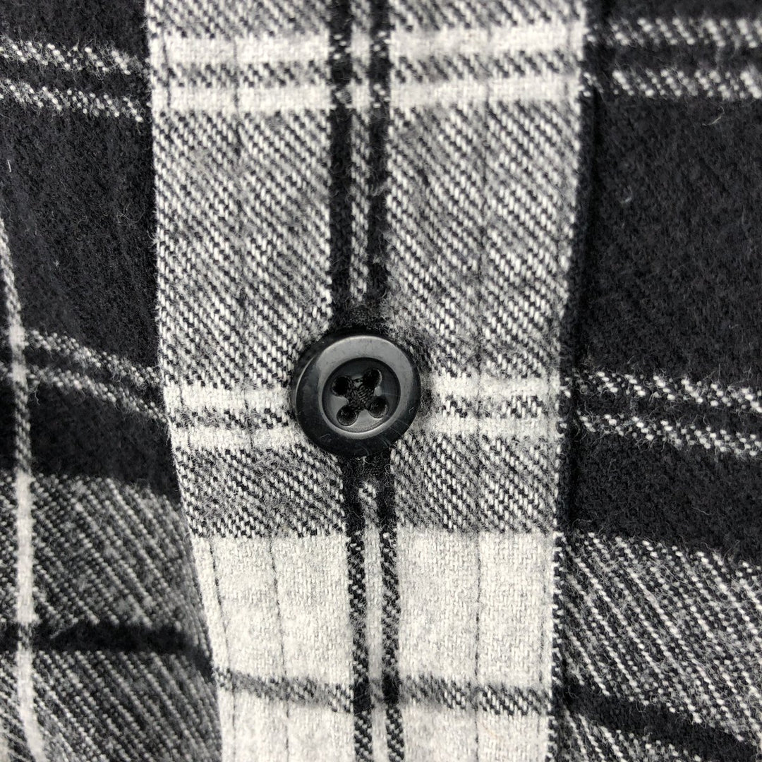 LLBean Traditional Fit Long Sleeve Button-Down Flannel Check Shirt, Men's Size XL cotton gray type Vintage Second Hand