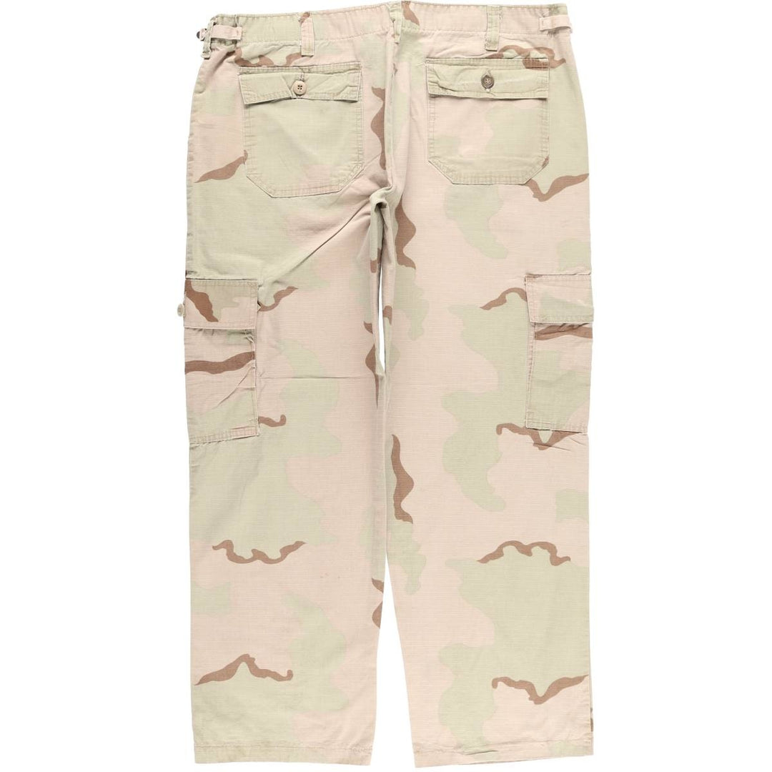 Oversized civilian camouflage pattern 3C desert camo military cargo and combat pants, made in the USA, men's size W41 equivalent cotton Beige type Vintage Second Hand