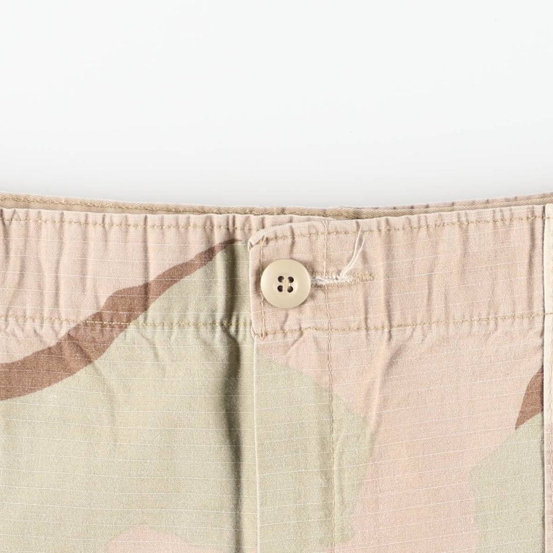 Oversized civilian camouflage pattern 3C desert camo military cargo and combat pants, made in the USA, men's size W41 equivalent cotton Beige type Vintage Second Hand