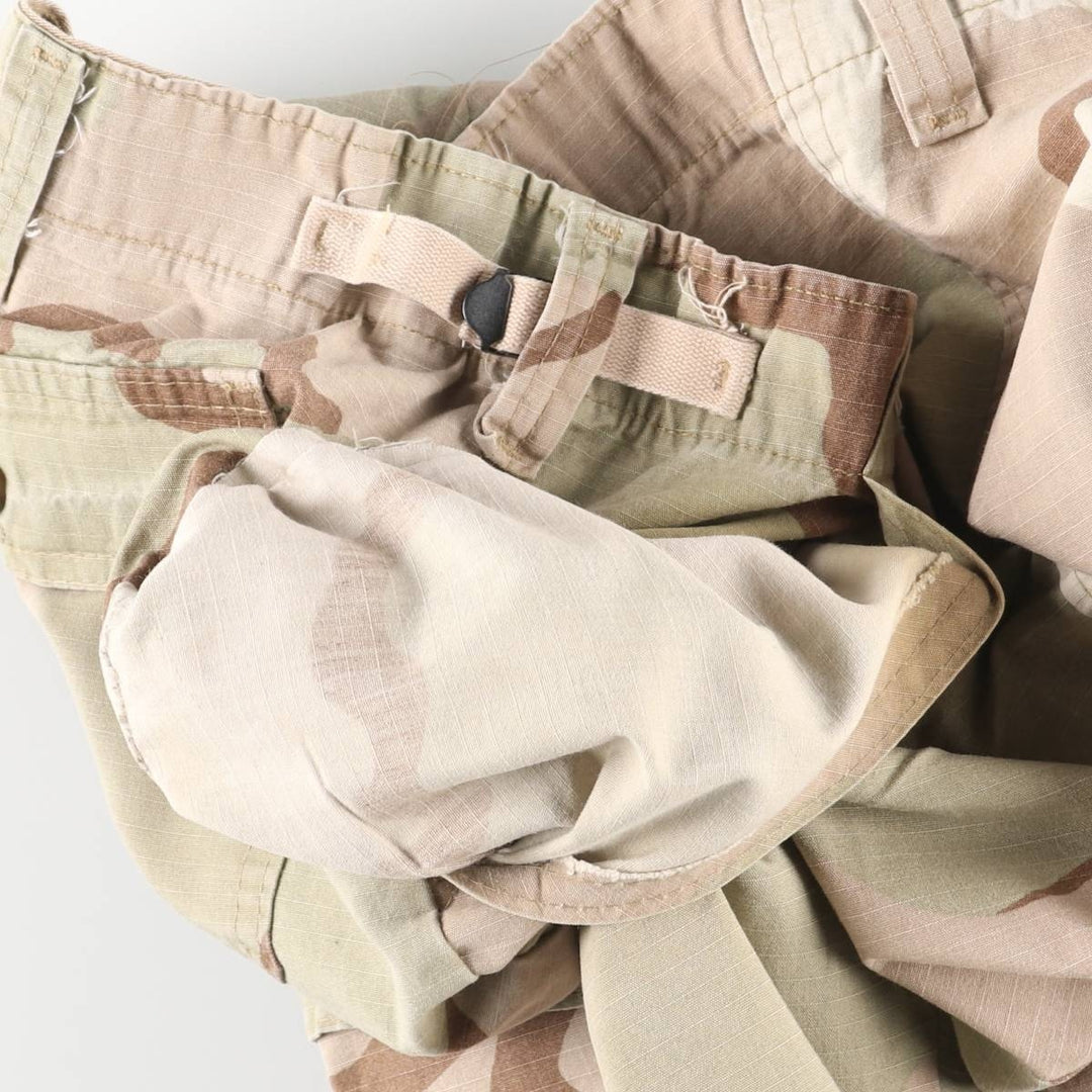 Oversized civilian camouflage pattern 3C desert camo military cargo and combat pants, made in the USA, men's size W41 equivalent cotton Beige type Vintage Second Hand