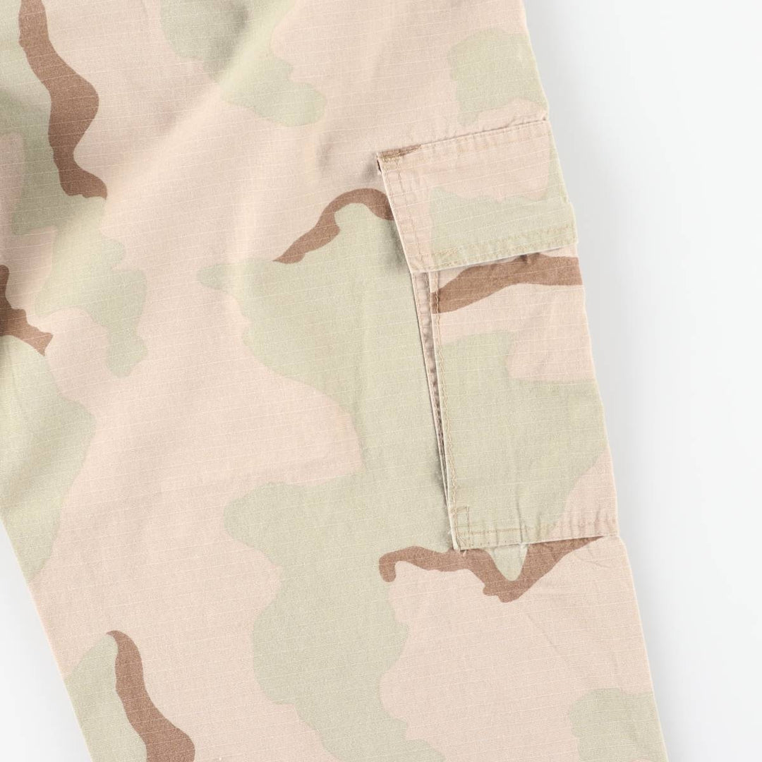 Oversized civilian camouflage pattern 3C desert camo military cargo and combat pants, made in the USA, men's size W41 equivalent cotton Beige type Vintage Second Hand