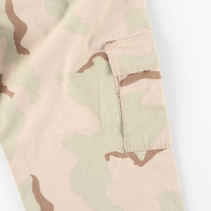 Oversized civilian camouflage pattern 3C desert camo military cargo and combat pants, made in the USA, men's size W41 equivalent cotton Beige type Vintage Second Hand