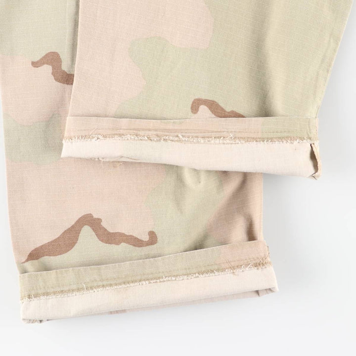 Oversized civilian camouflage pattern 3C desert camo military cargo and combat pants, made in the USA, men's size W41 equivalent cotton Beige type Vintage Second Hand