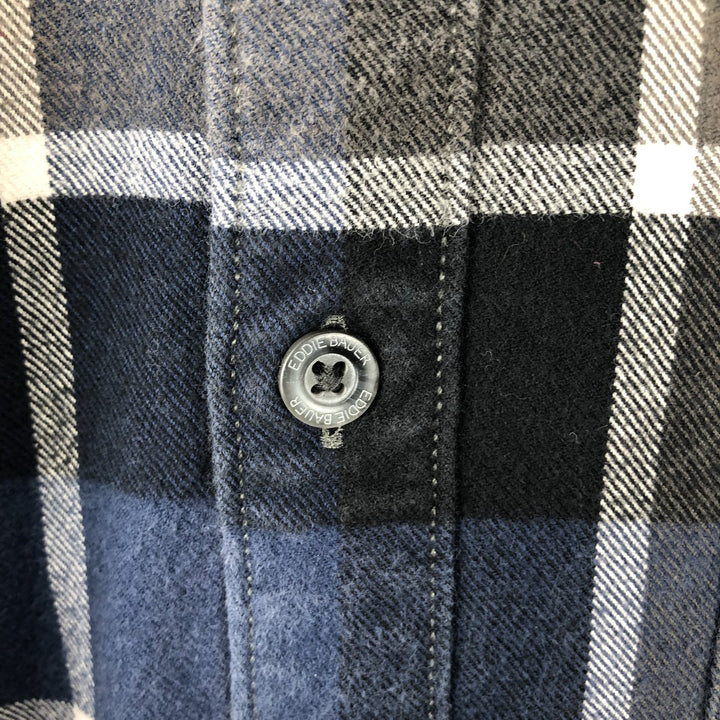 Eddie Bauer Classic Fit Check Pattern Button-Down Long Sleeve Light Flannel Shirt, Men's Size Small cotton navy blue type Vintage Second Hand