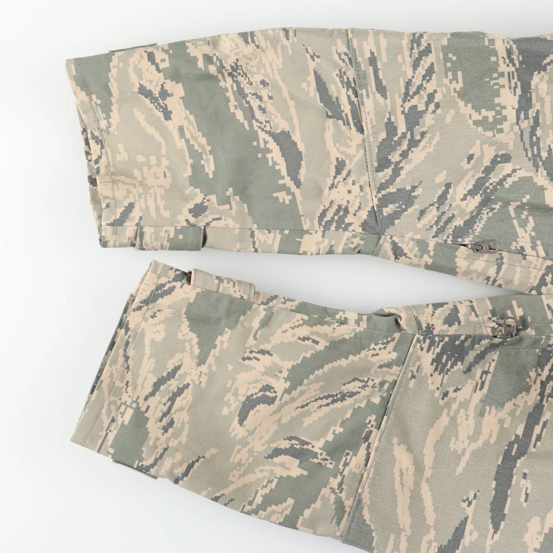 Authentic US military camouflage pattern ACU digital camo military Gore-Tex parka, made in the USA, medium long, equivalent to a men's size M. Nylon Khaki type Vintage Second Hand