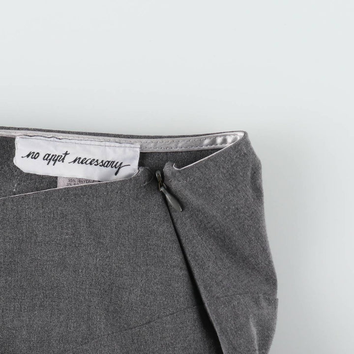 No app necessary. Half-length flared skirt, made in the USA, women's size S equivalent. polyester gray type Vintage Second Hand