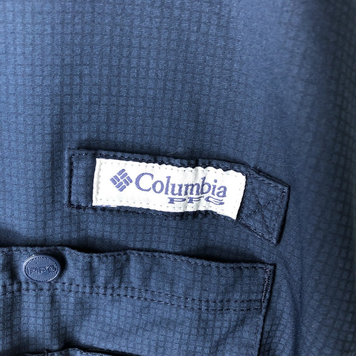 Columbia long-sleeved button-down fishing shirt, men's size XL polyester navy blue type Vintage Second Hand