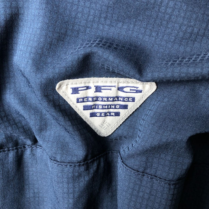 Columbia long-sleeved button-down fishing shirt, men's size XL polyester navy blue type Vintage Second Hand