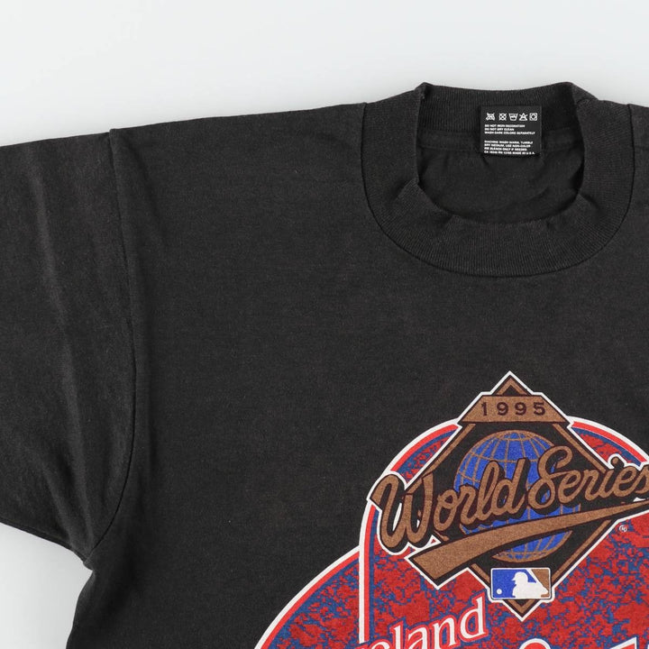 90'S Fruit of the Loom MLB Cleveland Indians sports print T-shirt, Made in USA, Men's size M cotton black type Vintage Second Hand