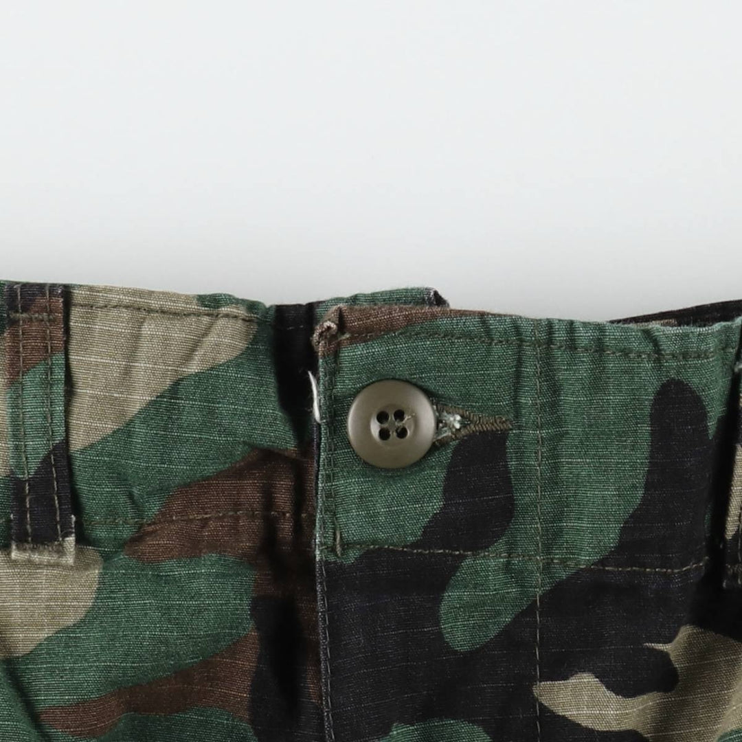 Civilian-made camouflage pattern woodland camo ripstop military cargo pants, made in the USA, men's size W32 equivalent. cotton Khaki type Vintage Second Hand
