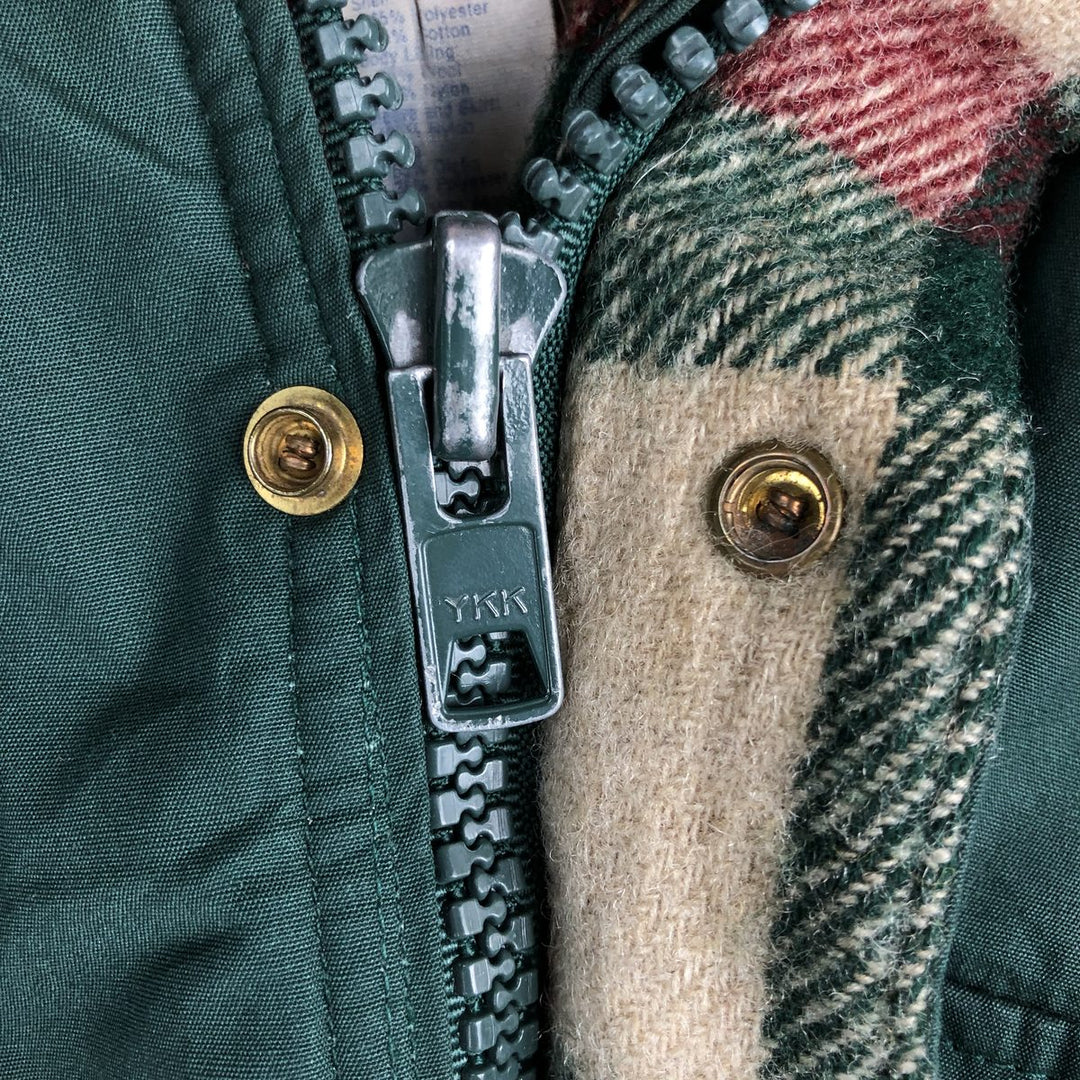 Vintage 1980'S Woolrich padded mountain jacket, shell jacket, and puffer jacket, made in the USA, size M, men's. polyester green type Vintage Second Hand