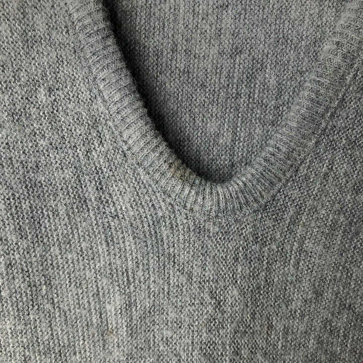 Lacoste IZOD V-neck acrylic knit sweater, men's size M (approx.) Oron Acrylic gray type Vintage Second Hand