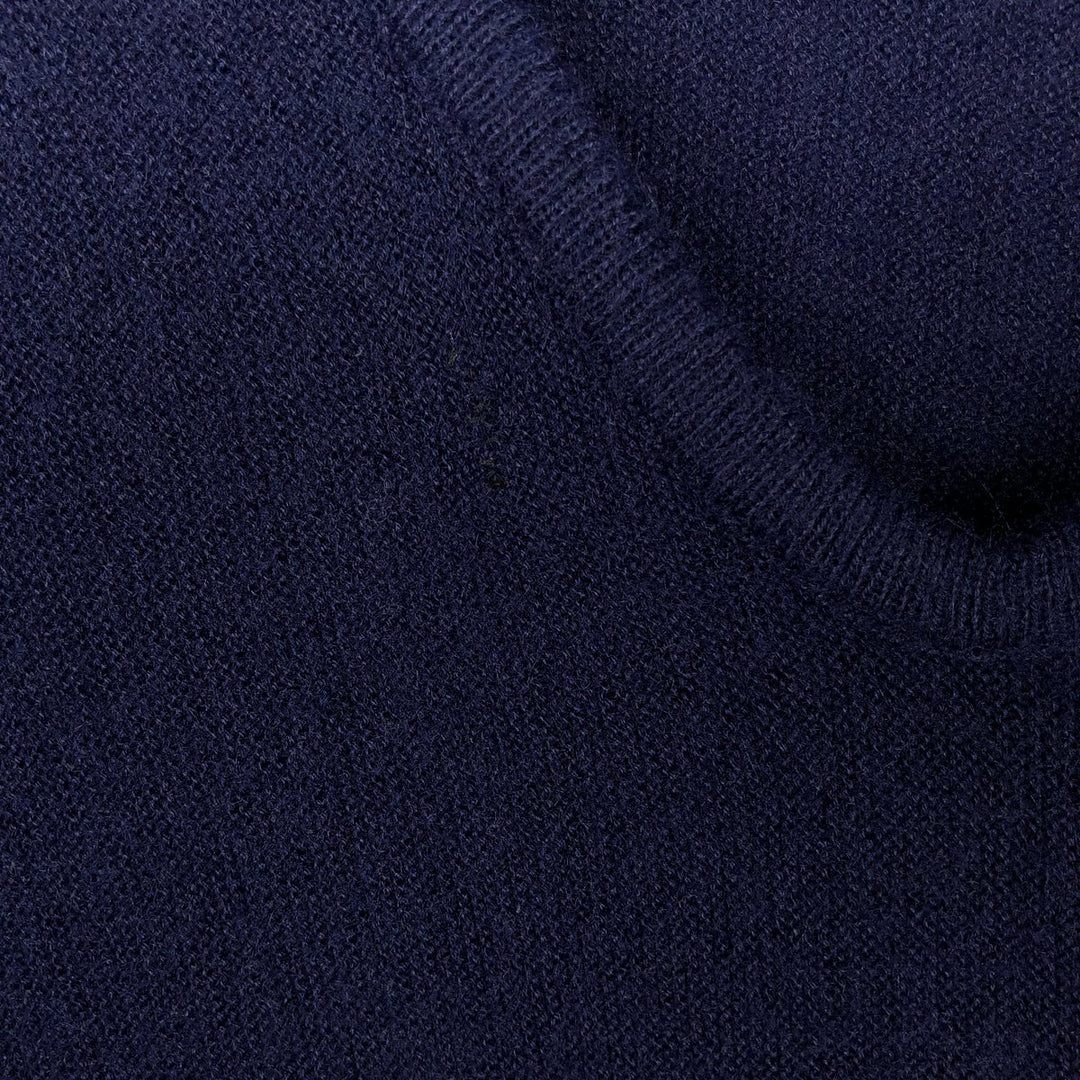 Vintage 70s-80'S Lacoste IZOD V-neck acrylic knit sweater, made in USA, men's size M equivalent. Oron Acrylic navy blue type Vintage Second Hand