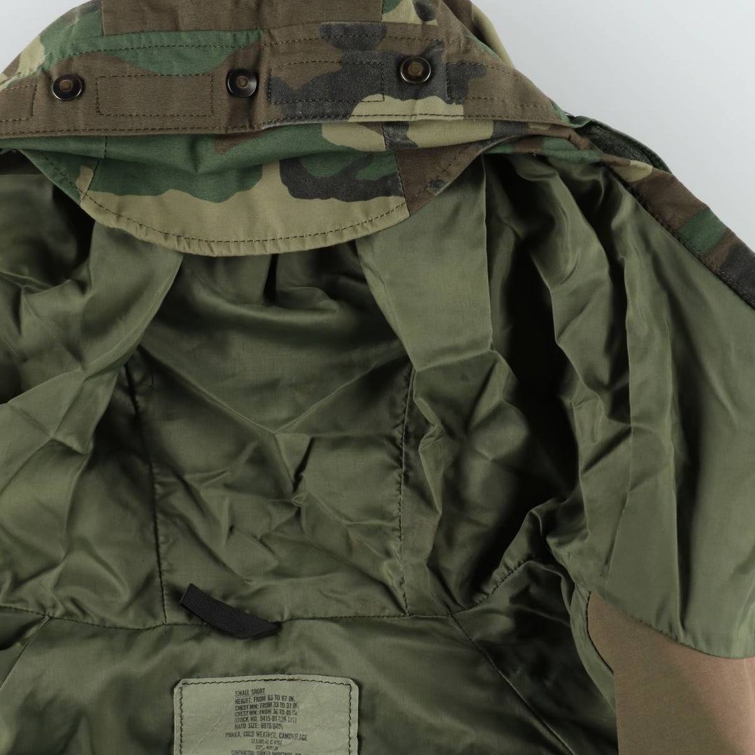 Bargain Price (with minor imperfections): 1990'S US Military Issue Woodland Camo ECWCS 1st Generation Mid-Production Military Gore-Tex Parka, Made in USA, Small-Short Nylon Khaki type Vintage Second Hand