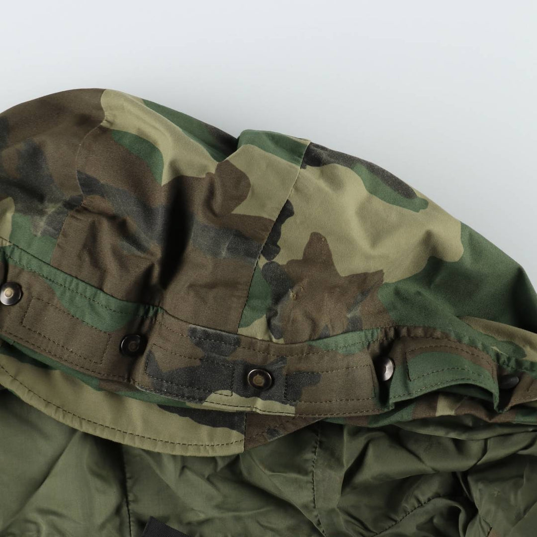 Bargain Price (with minor imperfections): 1990'S US Military Issue Woodland Camo ECWCS 1st Generation Mid-Production Military Gore-Tex Parka, Made in USA, Small-Short Nylon Khaki type Vintage Second Hand