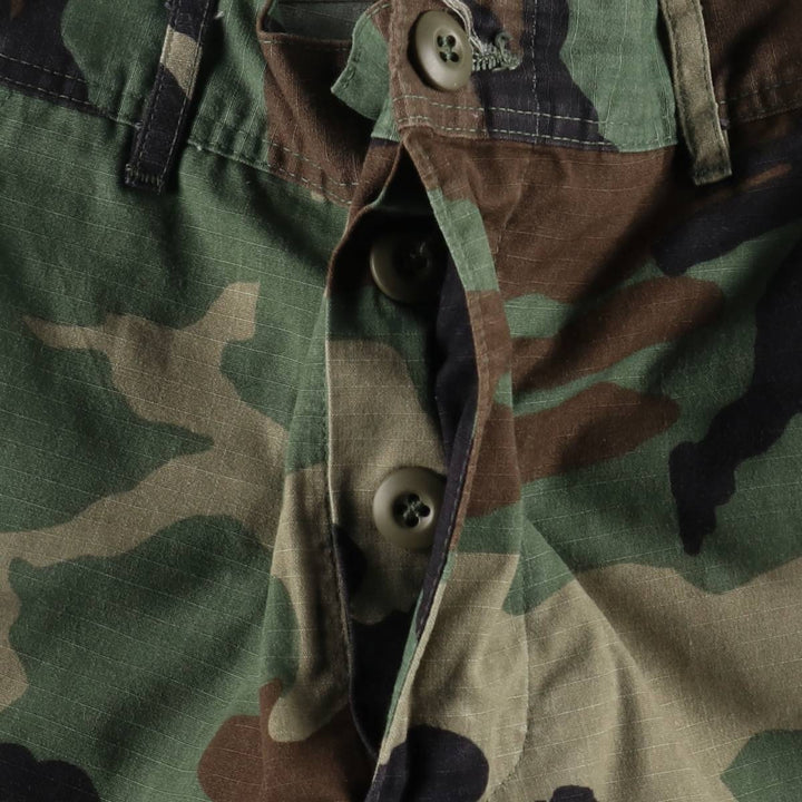 2000'S US Military Issue Camouflage Pattern Woodland Camo Ripstop Military Cargo Pants Combat Pants Made in USA Men's W31 Nylon Khaki type sage green Vintage Second Hand