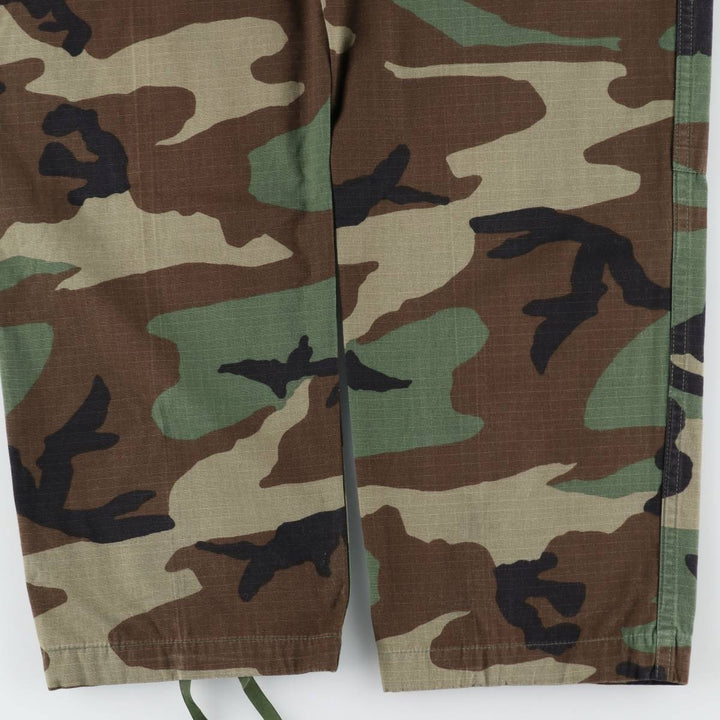 2000'S US Military Issue Camouflage Pattern Woodland Camo Ripstop Military Cargo Pants Combat Pants Made in USA Men's W31 Nylon Khaki type sage green Vintage Second Hand