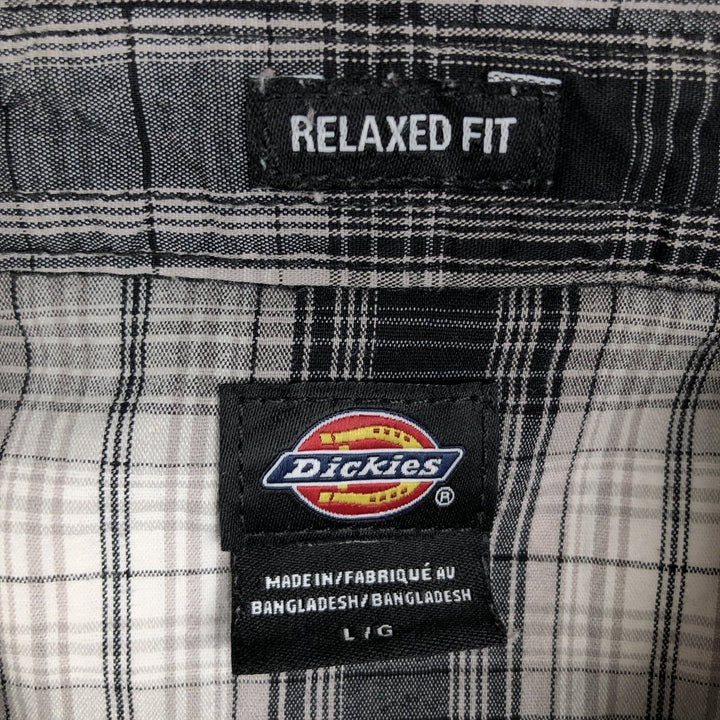 Dickies Relaxed Fit Check Pattern Button-Down Short-Sleeve Work Shirt (Men's Size L) unclear black type Vintage Second Hand