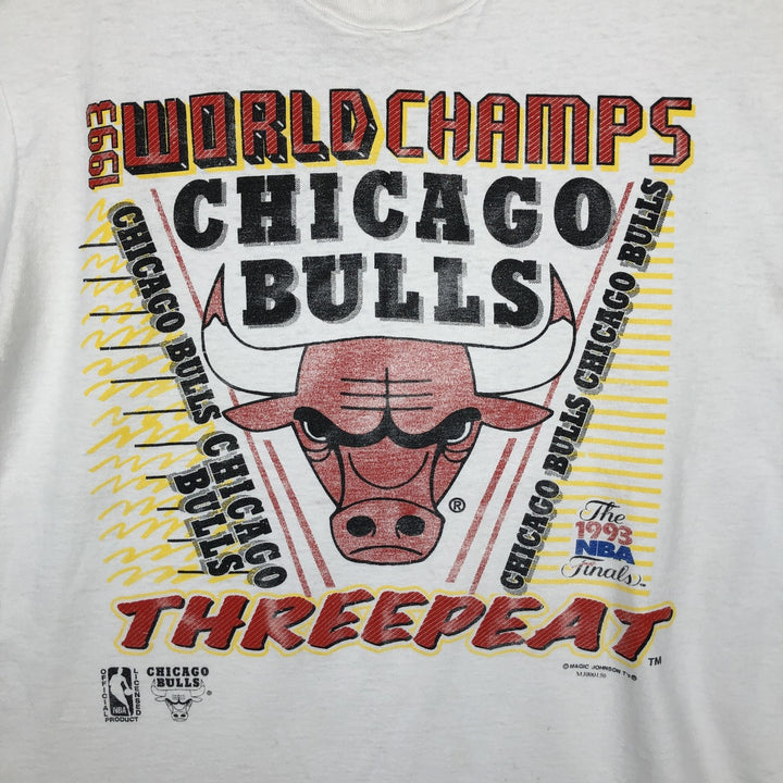 Fruit of the Loom NBA Chicago Bulls sports print T-shirt, Made in USA, Men's size L (approx.) cotton white type Vintage Second Hand