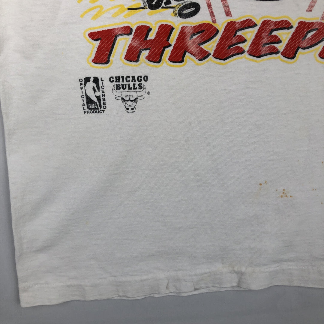Fruit of the Loom NBA Chicago Bulls sports print T-shirt, Made in USA, Men's size L (approx.) cotton white type Vintage Second Hand