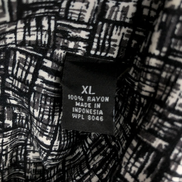 Alfani REEGULAR FIT All-over print short-sleeved rayon shirt, boxy fit, men's size XL. Rayon black type Vintage Second Hand