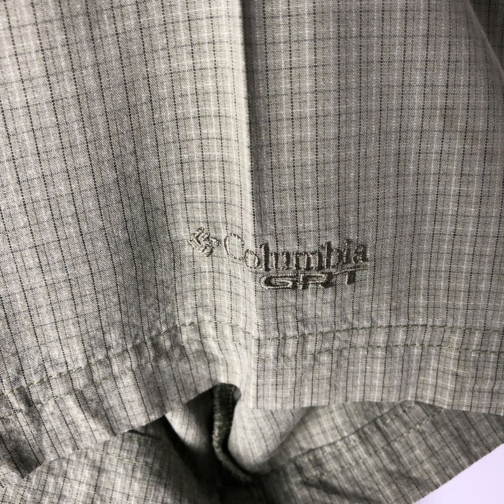 Columbia GRT Check Pattern Button-Down Short-Sleeve Viscose Shirt, Men's Size L (approx.) Viscose Khaki type sage green Vintage Second Hand