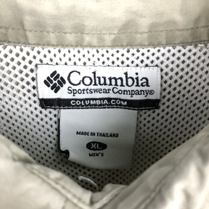 Columbia Men's Short-Sleeve Fishing Shirt with Hidden Button-Down, Size XL (approx.) cotton Khaki type sage green Vintage Second Hand