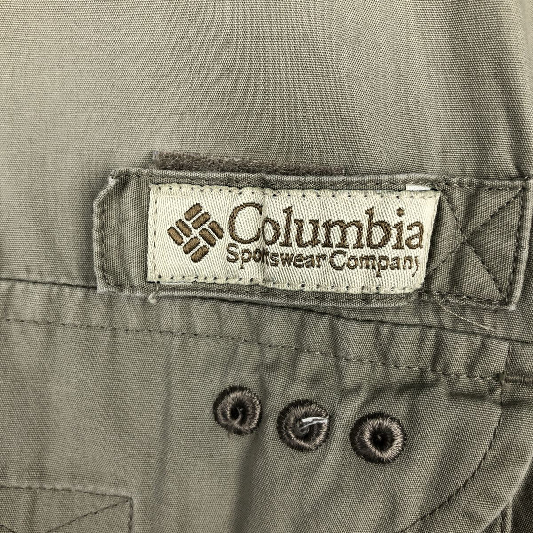 Columbia Men's Short-Sleeve Fishing Shirt with Hidden Button-Down, Size XL (approx.) cotton Khaki type sage green Vintage Second Hand