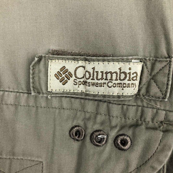 Columbia Men's Short-Sleeve Fishing Shirt with Hidden Button-Down, Size XL (approx.) cotton Khaki type sage green Vintage Second Hand