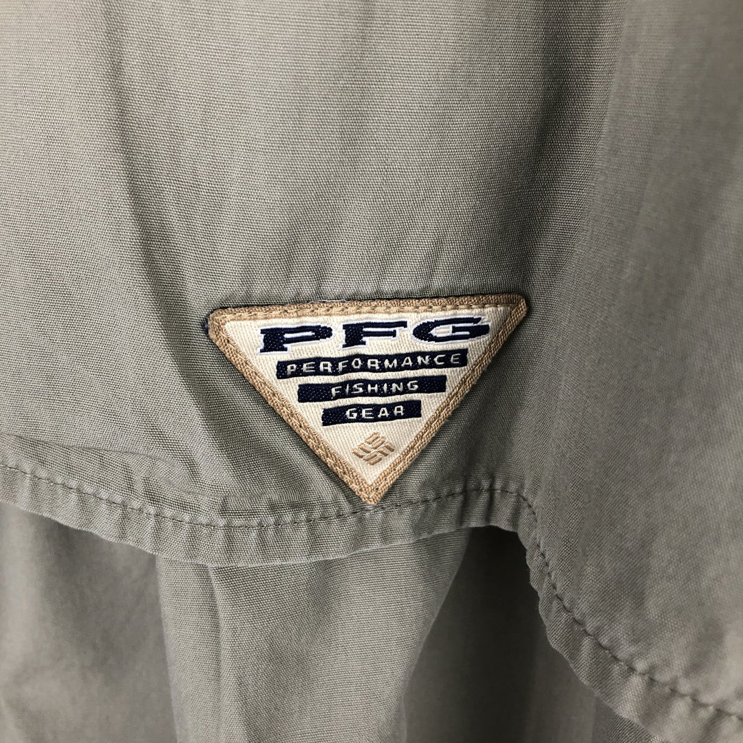 Columbia Men's Short-Sleeve Fishing Shirt with Hidden Button-Down, Size XL (approx.) cotton Khaki type sage green Vintage Second Hand