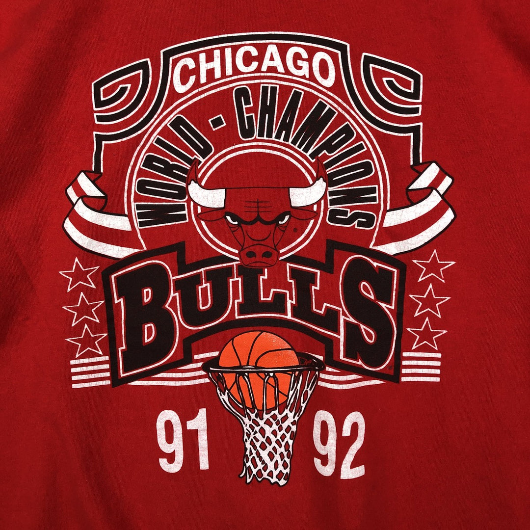 90'S Fruit of the Loom NBA Chicago Bulls Sports Print T-Shirt, Made in USA, Men's XL equivalent, Vintage cotton red type Vintage Second Hand