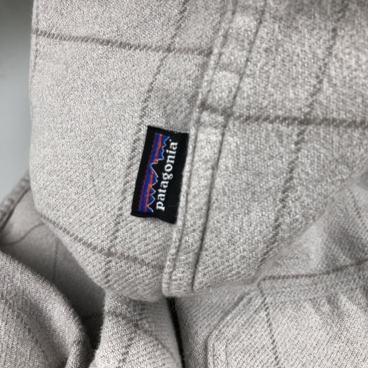 Patagonia Organic Cotton 53947FA17 Long-Sleeve Flannel Check Shirt, Boxy Shirt, Men's Size L (approx.) Organic cotton gray type Vintage Second Hand