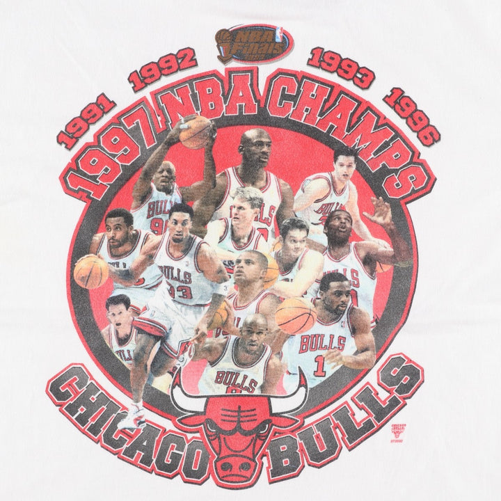 90'S Starter NBA Chicago Bulls sports print T-shirt, Made in USA, Men's size L equivalent, Vintage cotton white type Vintage Second Hand