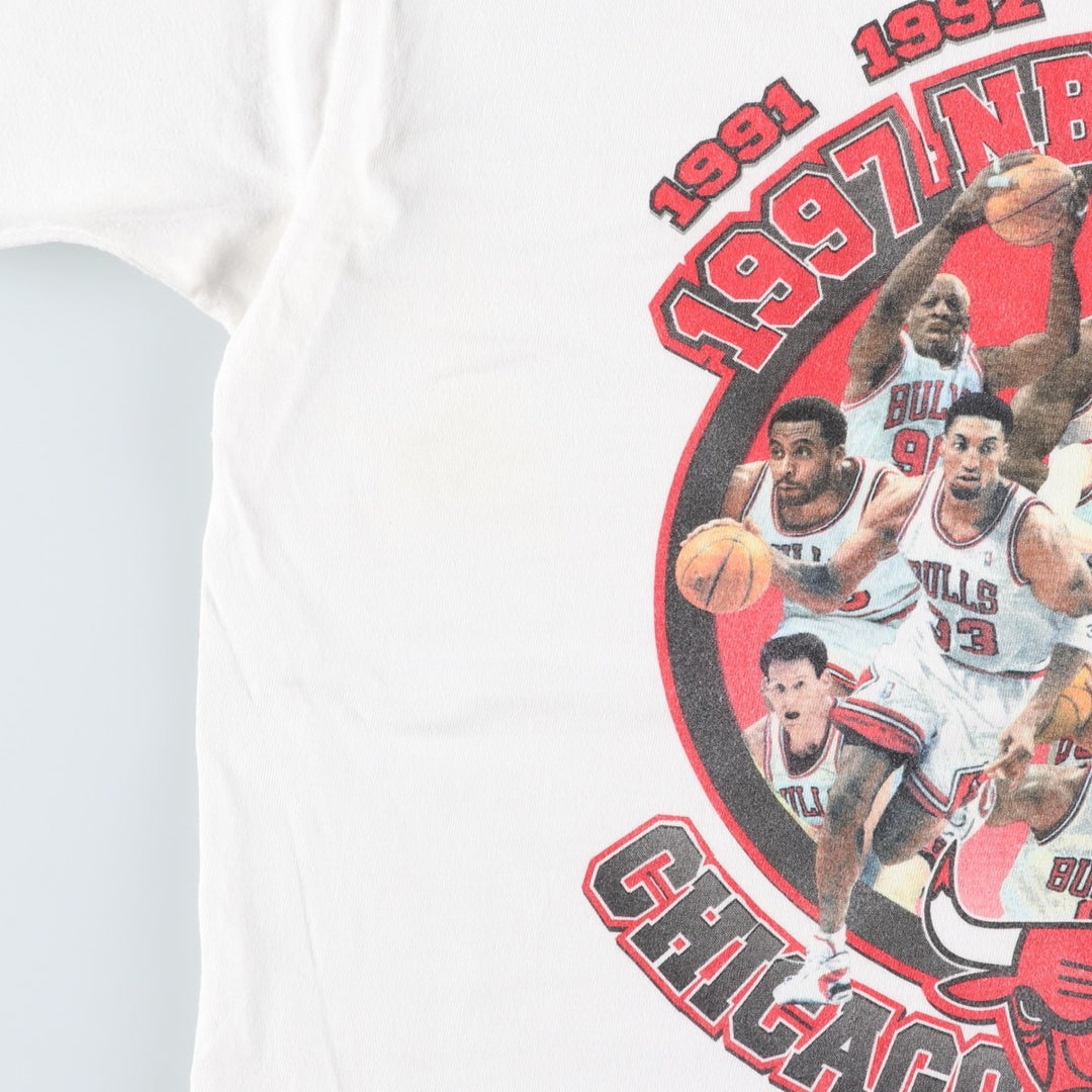 90'S Starter NBA Chicago Bulls sports print T-shirt, Made in USA, Men's size L equivalent, Vintage cotton white type Vintage Second Hand