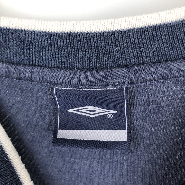 Umbro V-neck logo T-shirt, men's size XL. polyester navy blue type Vintage Second Hand