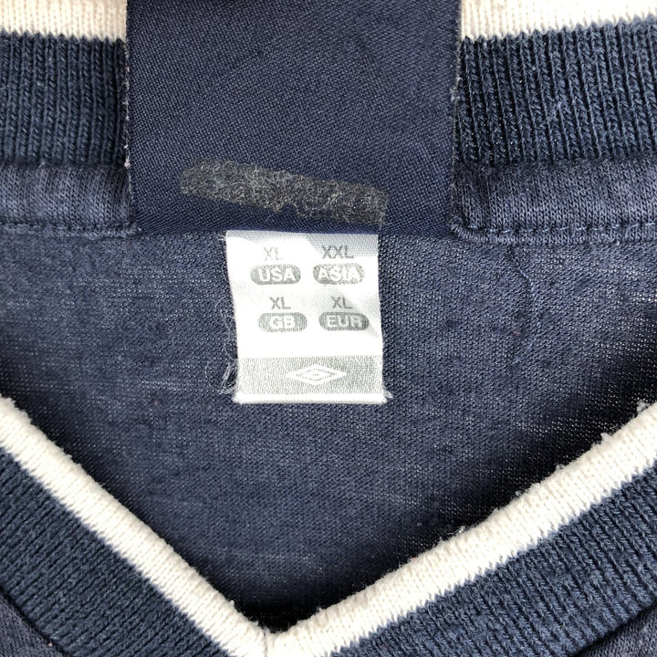 Umbro V-neck logo T-shirt, men's size XL. polyester navy blue type Vintage Second Hand