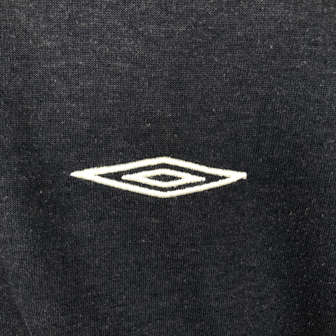 Umbro V-neck logo T-shirt, men's size XL. polyester navy blue type Vintage Second Hand